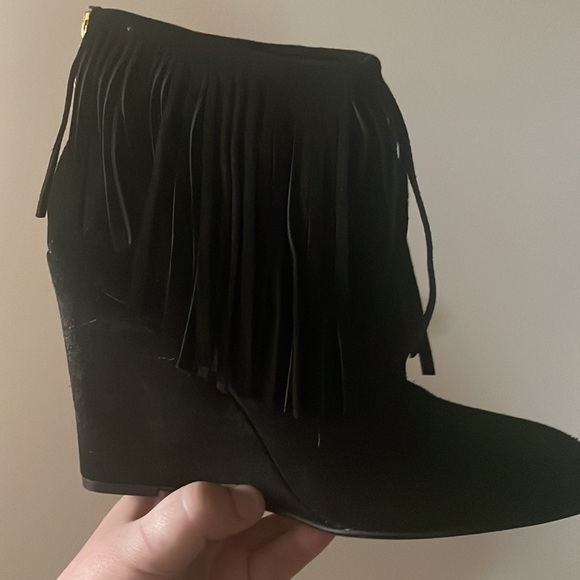 Brand new never worn Chinese Laundry black suede ankle boot with fringe - Picture 8 of 10